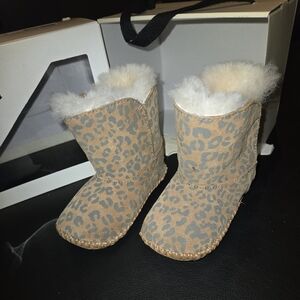 UGG cassie leopard boots size 4/5.